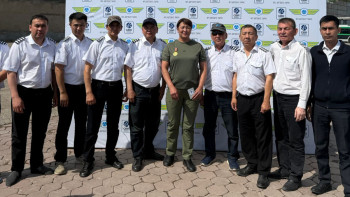 Фотография к новости: Астаналық мұғалім 13,5 тонна автобусты сүйреп,  әлем рекордын жаңартты