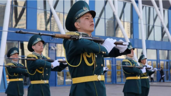 Фотография к новости: Елімізде әскери оқу орындарының түлектеріне әскери атақ беру тәртібі өзгерді