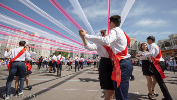 Фотография к новости: Тікұшақ, қымбат көліктер: Жаңаөзендегі соңғы қоңырауға қатысты полиция тексеру жүргізіп жатыр