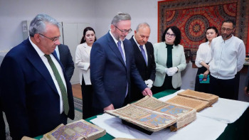 Фотография к новости: Қазақстандық көне қолжазбаларды қалпына келтіруге түркиялық мамандар тартылды