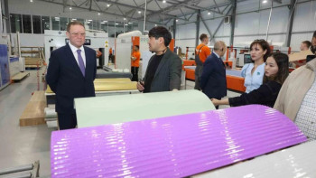 Фотография к новости: Жаңа өндіріс, жаңа жұмыс орындары: Қостанайда жиһаз фабрикасы іске қосылды