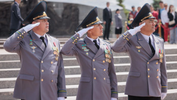 Фотография к новости: Қанша офицер бала күтіміне байланысты декретте жүр?
