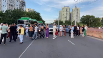 Фотография к новости: Құрылыс компаниясы 60 млн теңге қарыз: Алматыдағы бірнеше тұрғын үй кешенінде дау шықты