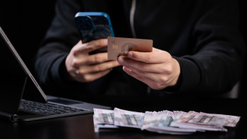 Фотография к новости: Ақтөбеде CyberPol қызметкерлері заңсыз несие рәсімдеген интернет-алаяқты ұстады