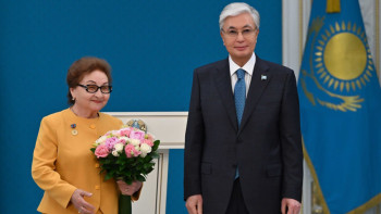 Фотография к новости: Президент отандық БАҚ қызметкерлерін мемлекеттік наградалармен марапаттады