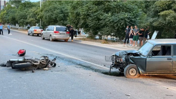 Фотография к новости: Ақтауда жеңіл көлікпен соқтығысқан мотоцикл жүргізушісі қаза тапты