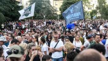Фотография к новости: Вучич қызметінен кететінін мәлімдеп, мерзімінен бұрын сайлау өтетінін жариялады