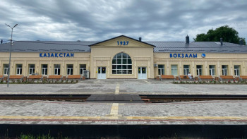 Фотография к новости: Ақсай қаласында жаңғыртылған теміржол вокзалы пайдалануға берілді