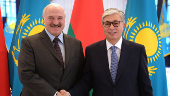 Фотография к новости: Тоқаев Лукашенконы Тәуелсіздік күнімен құттықтады