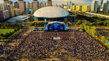 Фотография к новости: Астанадағы Open Air концерттеріне 100 мыңнан астам көрермен жиналды