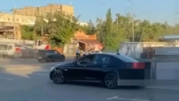 Фотография к новости: Павлодарда дрифт жасап, жол апатына себеп болған жүргізуші ұсталды