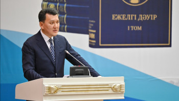 Фотография к новости: Ерлан Қарин: Көптомдықты әзірлеу кезінде 5 мыңнан астам архивтік материал пайдаланылды
