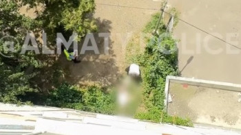 Фотография к новости: Алматыда зейнеткер тұрғын үйдің терезесінен құлап кетті