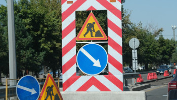 Фотография к новости: Алматыда алғашқы LRT желісінің құрылысы аясында ескі тіректерді алып тастау жұмыстары басталады