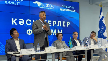 Фотография к новости: «Ақ жол» кәсіпкерлермен және қаржы мамандарымен ашық сөйлесті: Қандай мәселелер талқыланды?
