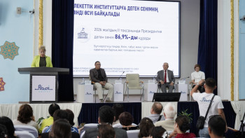 Фотография к новости: Құрылтайда өңірлердің мүддесі қалай ұсынылады? Сарапшылар Семейде талқылады