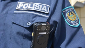 Фотография к новости: Ақмола облысында мас жүргізуші жол апатынан кейін ер адамды бұрауышпен қорқытқан
