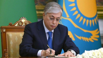 Фотография к новости: Президент Халық қаһарманы Иван Гапичтің туған-туыстарына көңіл айтты