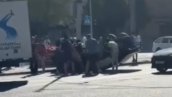 Фотография к новости: Қарағандыда жол-көлік оқиғасынан кейін автокөлік аударылып қалды