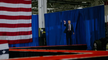 Фотография к новости: «Артық төлеуге тура келеді»: Трамп америкалықтарды бензин бағасының өсуіне дайын болуға шақырды