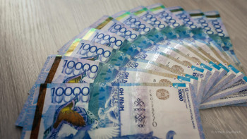 Фотография к новости: Түркістанда 60 мыңнан астам оқушыға 50 мың теңгеден көмек беріледі
