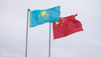Фотография к новости: Қытай Қазақстанды Құрылтай сайлауының сәтті өтуімен құттықтады
