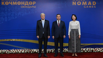 Фотография к новости: Тоқаев Бішкекке барды: Президентті Жапаров қарсы алды