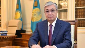 Фотография к новости: «Жоғары мәдениетіңізді айрықша атап өткім келеді»: Президент Елена Рыбакинаның жастарға үлгі болар қасиетін атады