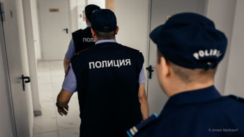 Фотография к новости: Өскемендегі велосипед дауы: Жасөспірімдер ер адамға бұрышты баллон шашқан