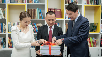 Фотография к новости: «Көкірек көзі ояу болсын»: Астанада балаларға арналған «Айналайын» кітабы таныстырылды