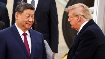 Фотография к новости: Трамп Си Цзиньпинді ұшақ трапынан өзі қарсы алды
