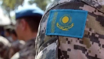 Фотография к новости: Қазақстан Халық Кеңесінің мүшесі  қаза тапқан әскери қызметшілердің отбасыларына 25 млн теңгеден көмек көрсетеді