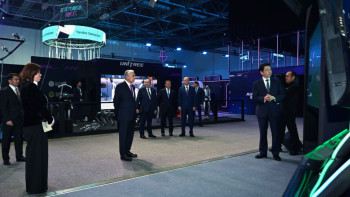 Фотография к новости: AI & Digital Bridge 2026 форумы: Президент цифрлық жобалармен танысты