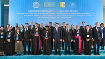 Фотография к новости: Ерлан Қарин Ватикан өкілдерімен гуманитарлық ынтымақтастықты талқылады