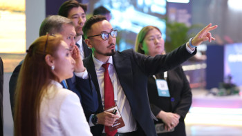 Фотография к новости: AI & Digital Bridge 2026 көрмесіне 25 мыңнан астам адам келді