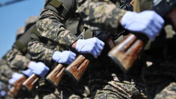 Фотография к новости: Ақмола гарнизонындағы әскери бөлімге тосыннан тексеру жүргізілді