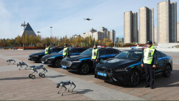Фотография к новости: Астанада қоғамдық қауіпсіздікті төрт робот-ит бақылайды