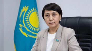 Фотография к новости: Құрылтайда жаңа депутат ант берді