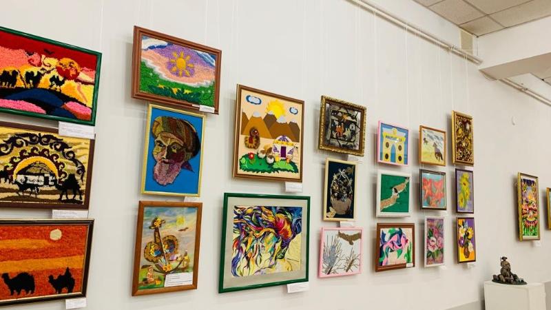 Фитинг бөлмесінде қарау бейнені қараңыз