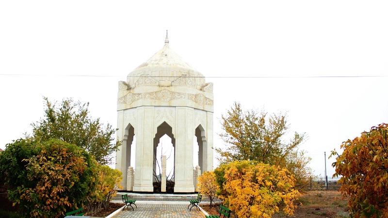 Біреудің басқа біреудің әйелін сиқыған фотосы