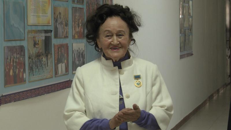 Гей болып шыққан атасы мен немересі туралы гей порно видеосын көріңіз.