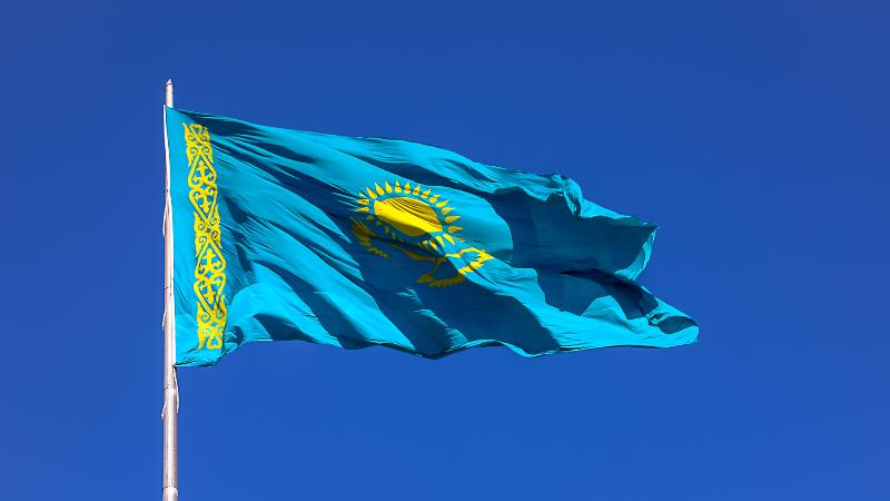 Дик соратын әдемі транс әйелді онлайн көріңіз.