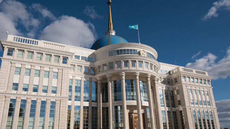 Қызбен порно видео Жатақханадағы душта жалаңаш