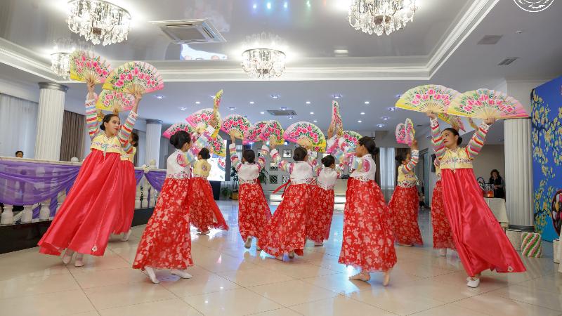 Салқын жалаңаш әдемі лесбиянкалар