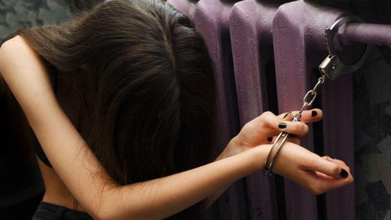 Жетілген еркек пен жас әйел порно көру