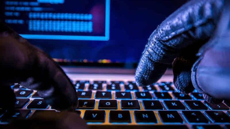 Жалаңаш Элиот клиникадан