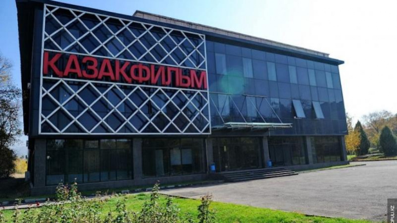 Кинотеатрда кеудеге қол тигізу