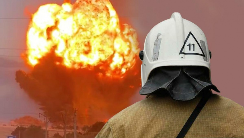 Брюнеткамен қатты анальный фистинг