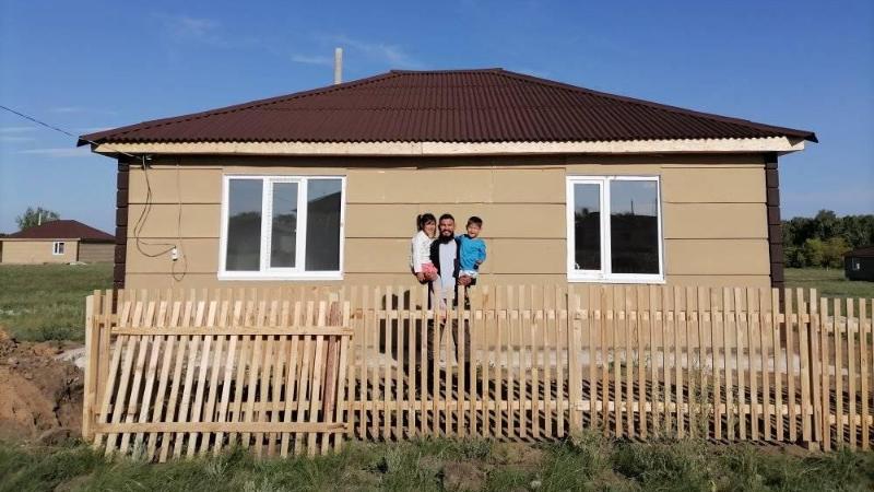 Мас лесбиянкалар видео көруде