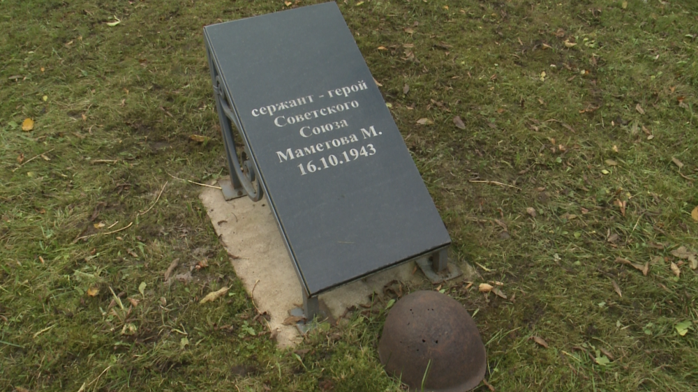 Жатқанда юбка астындағы жасырын камера